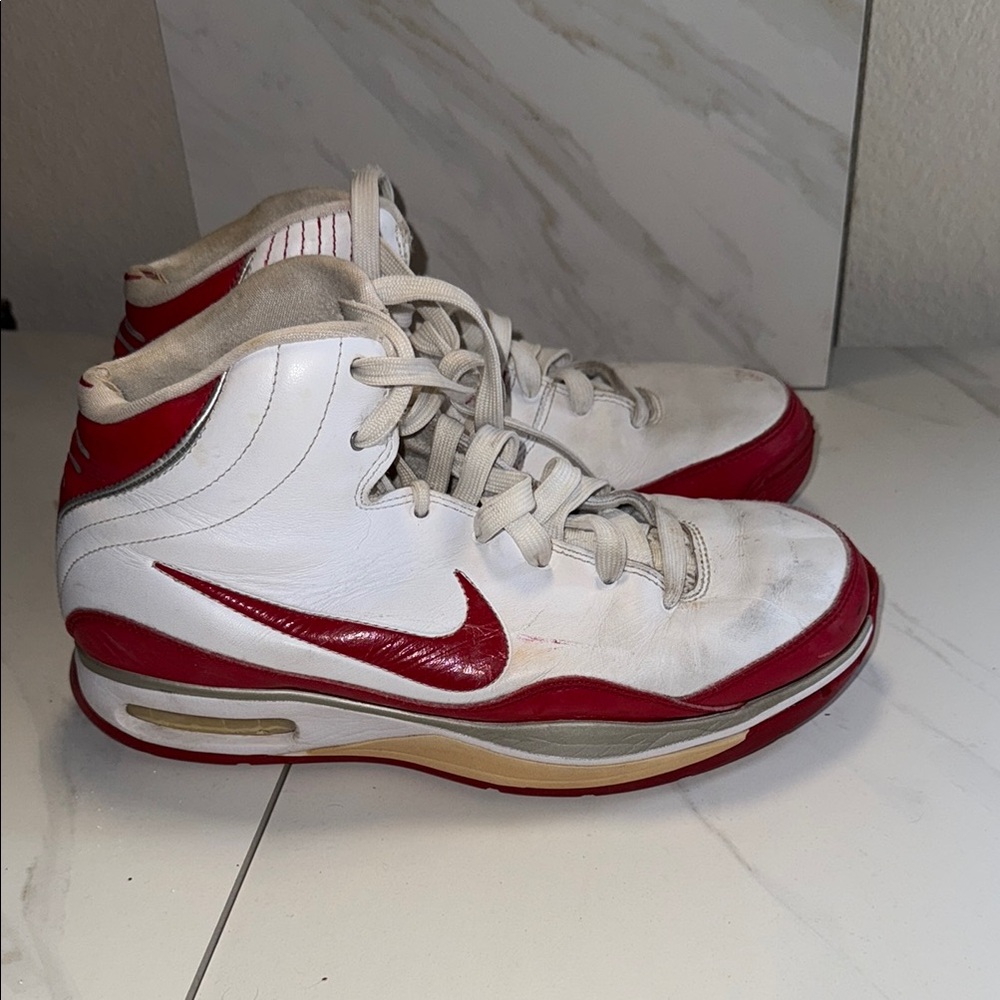 2008 Nike Elite Basketball Woman’s Size 9.5 White & Red (324831-102)